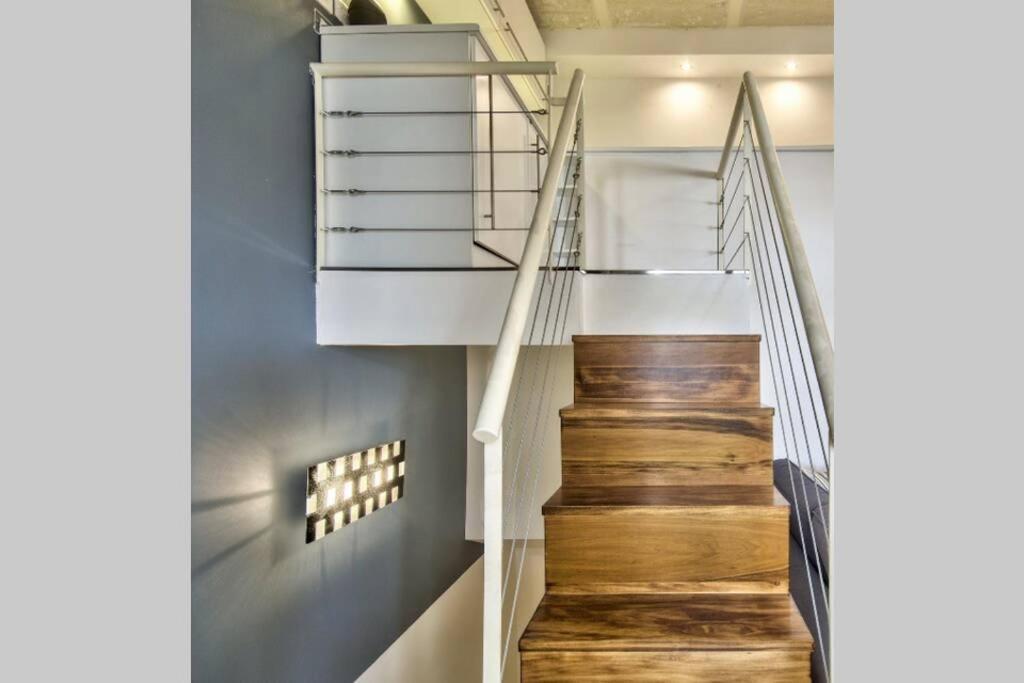 Timeless Elegance : Centre Apartment *
